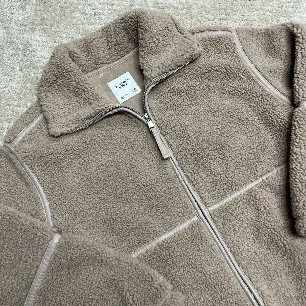 Abercrombie & Fitch Sherpa Full-Zip Jacket Size:XS Color: Taupe / Oatmeal